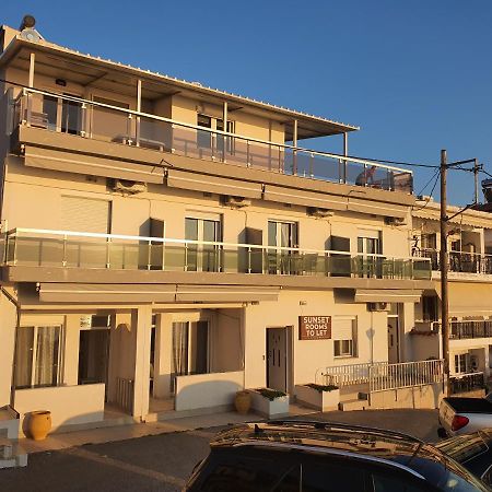 Sunset_Apartments Only 15 Meters From The Sea Néos Marmarás Exterior foto
