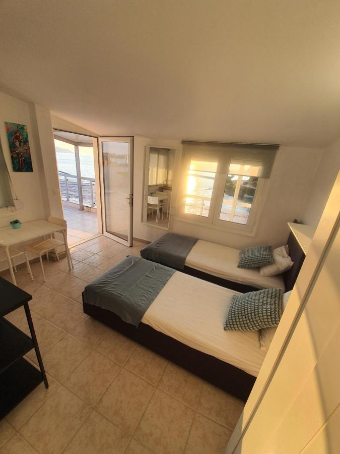Sunset_Apartments Only 15 Meters From The Sea Néos Marmarás Exterior foto