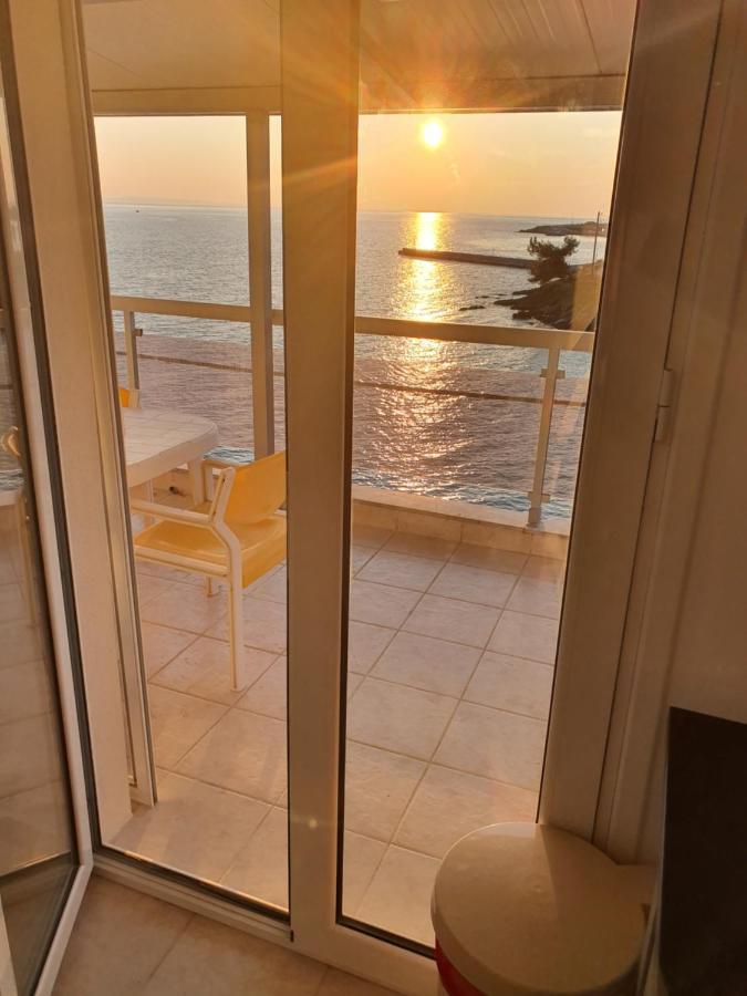 Sunset_Apartments Only 15 Meters From The Sea Néos Marmarás Exterior foto