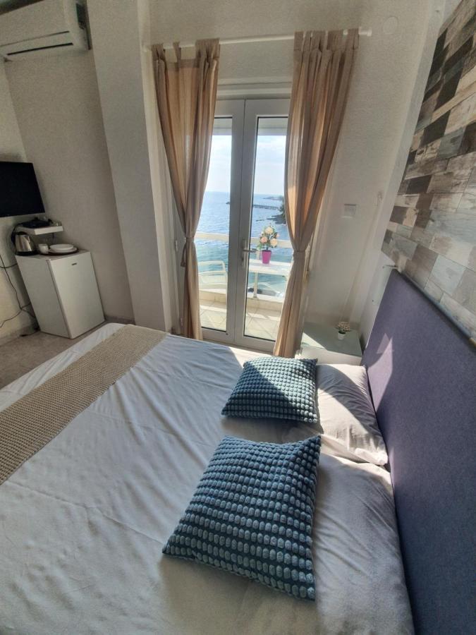 Sunset_Apartments Only 15 Meters From The Sea Néos Marmarás Exterior foto